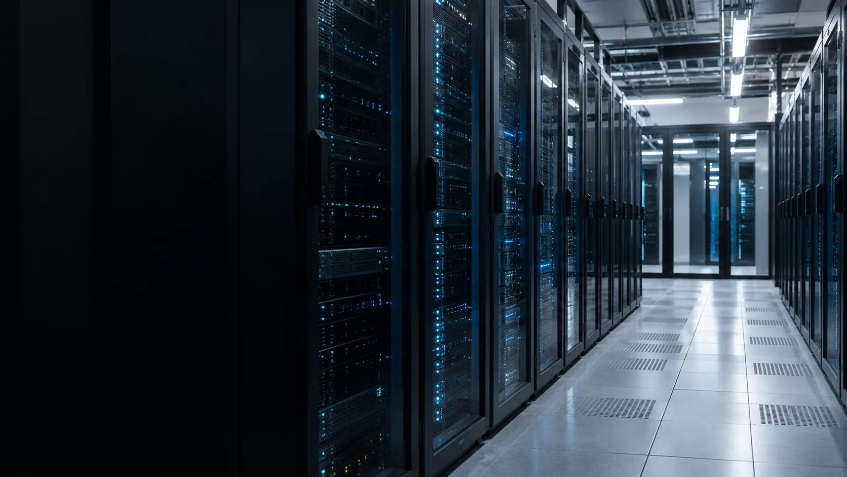 Corredor de data center — imagem ilustrativa